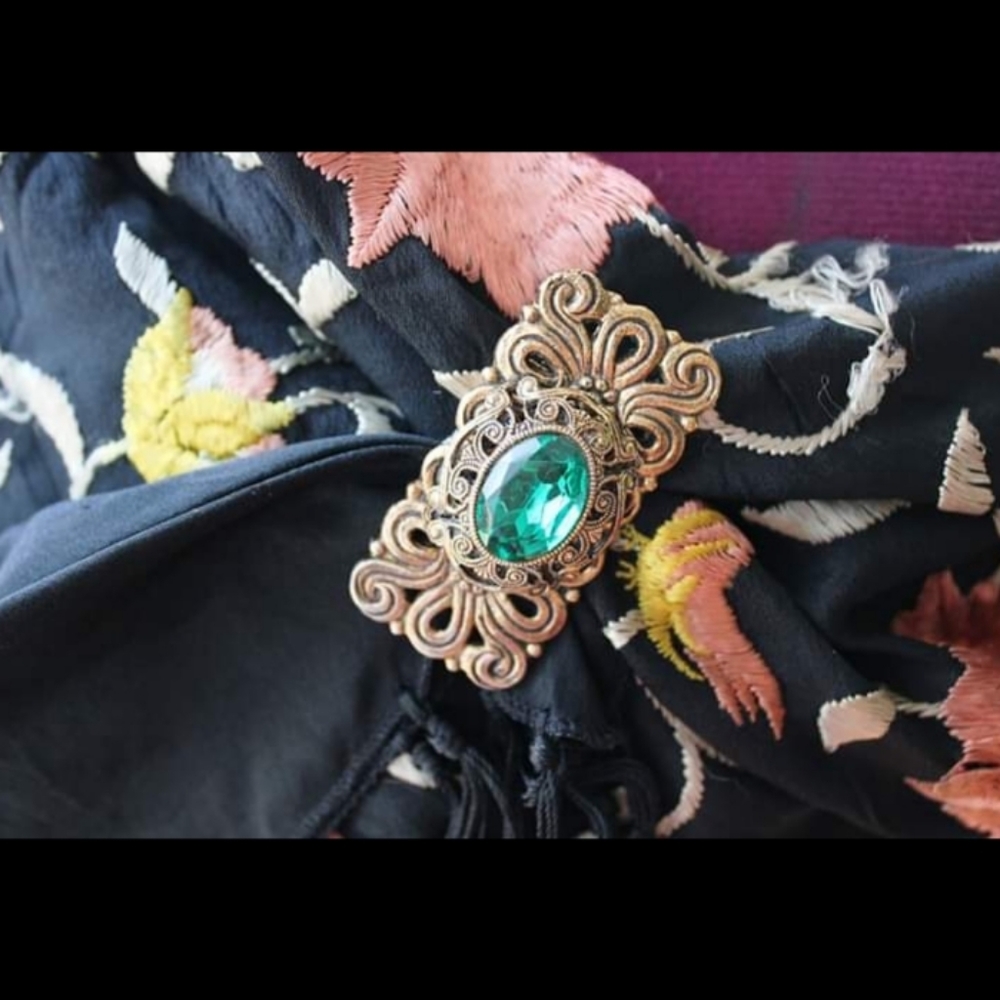 Vintage Emerald Green Art Nouveau Brooch Pin